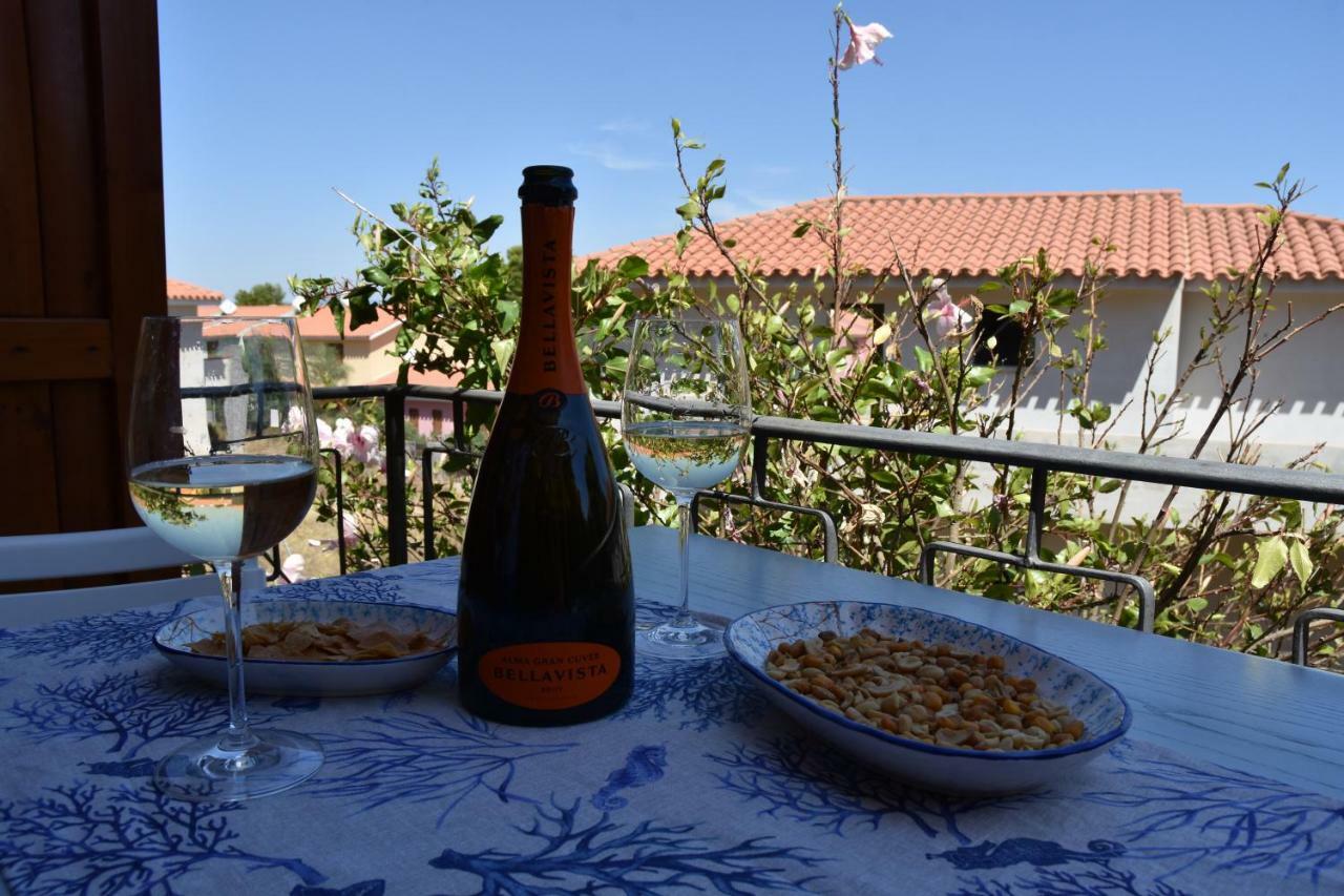 Sabrina Apartments Porto Pino Kültér fotó